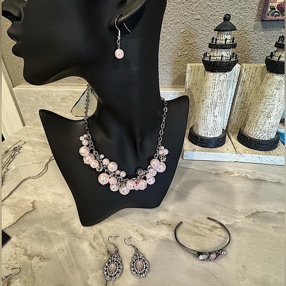 Hand Crafted Jewelry - 4pc pink / silver jewelry set 1 necklace 1 bracelet 2 sets earrings